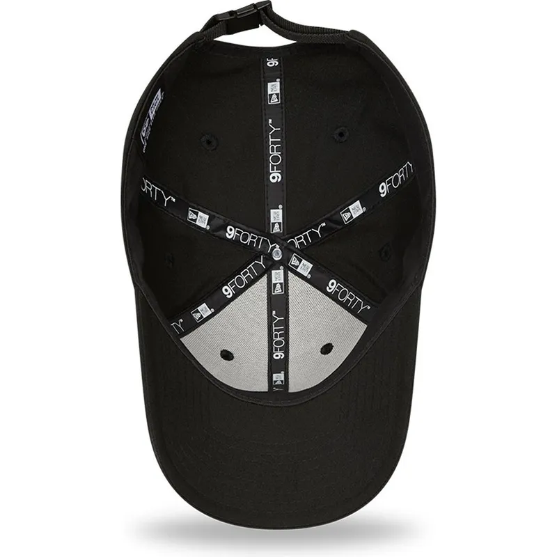 sort-justerbar-kurvet-kasket-9forty-tri-patch-fra-new-era