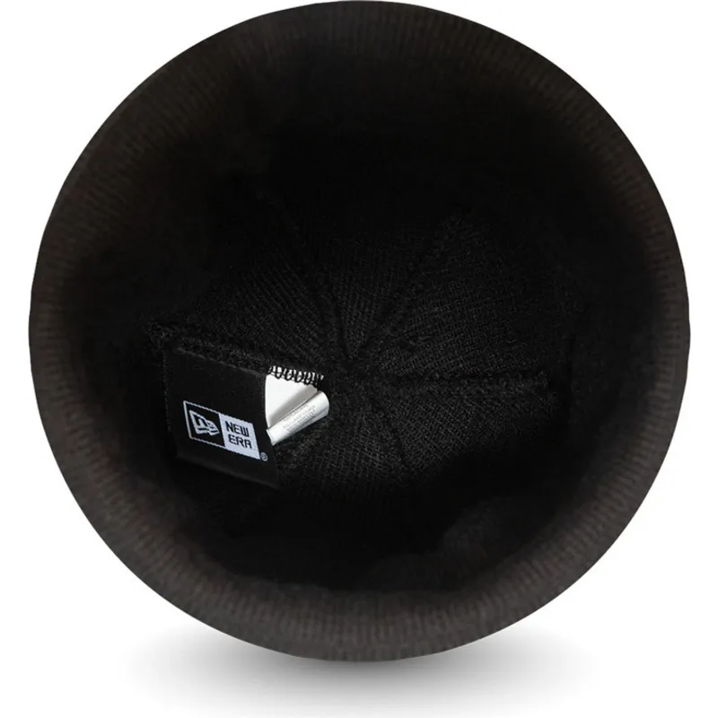 sort-essential-cuff-kasket-fra-new-era