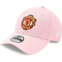 justerbar-rosa-buet-kasket-til-born-9forty-fra-manchester-united-football-club-premier-league-fra-new-era