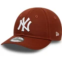 new-era-mlb-new-york-yankees-9forty-league-essential-justerbar-brun-buet-kasket-til-smaborn
