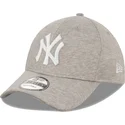 kasketter-buet-gra-justerbar-rem-9forty-jersey-fra-new-york-yankees-mlb-af-new-era