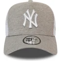 gorra-trucker-gra-og-hvid-a-frame-jersey-essential-fra-new-york-yankees-mlb-fra-new-era