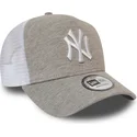 gorra-trucker-gra-og-hvid-a-frame-jersey-essential-fra-new-york-yankees-mlb-fra-new-era