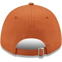 boston-red-sox-mlb-new-era-9forty-league-essential-justerbar-brun-kasket-med-buet-skygge-og-brunt-logo