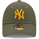 new-era-new-york-yankees-mlb-9forty-league-essential-justerbar-gron-kasket-med-buet-skygge-og-gult-logo