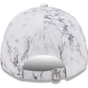 hvid-justerbar-buet-kasket-9forty-clear-marble-le-louvre-fra-new-era