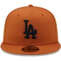 brun-justerbar-flat-kasket-med-marineblat-logo-59fifty-league-essential-los-angeles-dodgers-mlb-fra-new-era