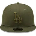 gron-fladskygget-snapback-kasket-med-gront-logo-9fifty-league-essential-fra-los-angeles-dodgers-mlb-fra-new-era