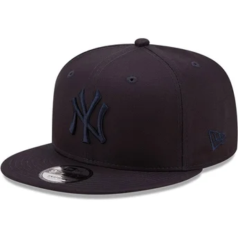 New Era Flat Brim Navy Blue Logo 9FIFTY League Essential New York Yankees MLB Navy Blue Snapback Cap