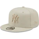 gra-flad-snapback-kasket-med-grat-logo-9fifty-league-essential-fra-new-york-yankees-mlb-fra-new-era