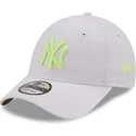 gra-justerbar-buet-kasket-med-gront-logo-9forty-neon-pack-fra-new-york-yankees-mlb-fra-new-era