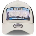 gorra-trucker-beige-og-sort-new-york-brooklyn-a-frame-license-plate-fra-new-era