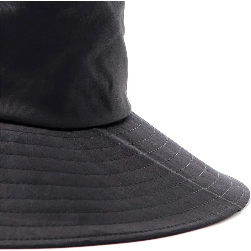 spande-sort-fra-bucket-negro-con-logo-azul-para-mujer-prime-af-puma