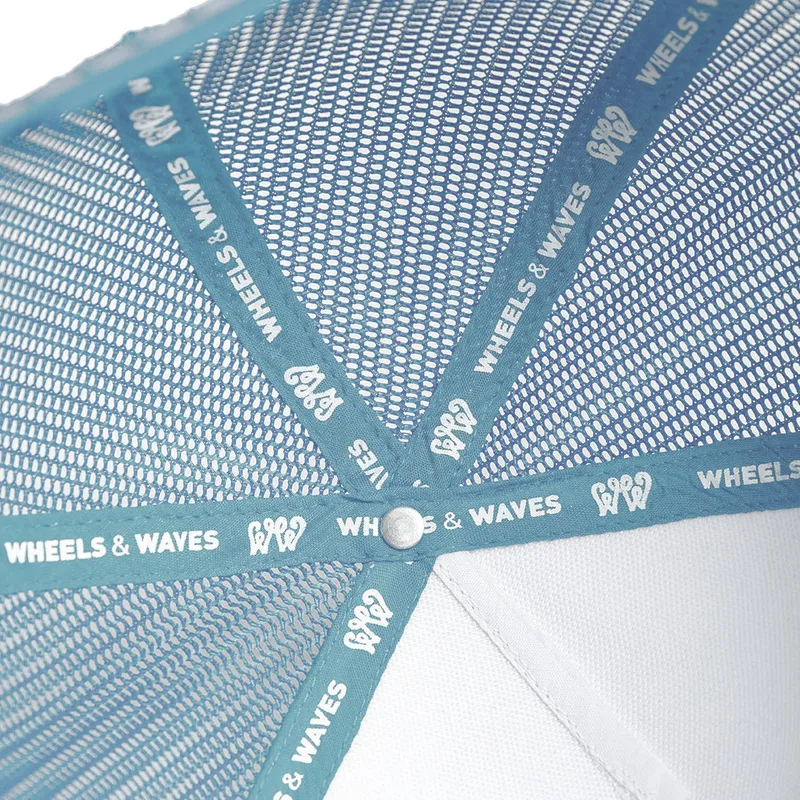 flad-trucker-kasket-hvid-og-bla-1966-ww23-fra-wheels-and-waves