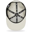 beige-flat-snapback-cap-med-orange-logo-9fifty-league-essential-fra-new-york-yankees-mlb-fra-new-era