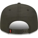 sort-snapback-kasket-med-flad-skygge-og-rodt-logo-9fifty-neon-pack-fra-chicago-bulls-nba-af-new-era