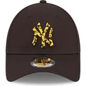 new-era-curved-brim-yellow-logo-9forty-seasonal-infill-new-york-yankees-mlb-black-adjustable-cap