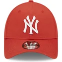 kasketter-buet-rod-justerbar-rem-9forty-league-essential-fra-new-york-yankees-mlb-af-new-era