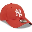 kasketter-buet-rod-justerbar-rem-9forty-league-essential-fra-new-york-yankees-mlb-af-new-era