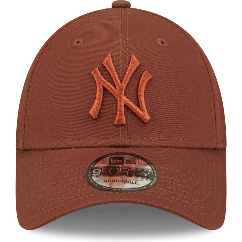 kasketter-buet-brun-justerbar-rem-9forty-league-essential-fra-new-york-yankees-mlb-af-new-era