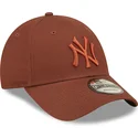 new-era-new-york-yankees-mlb-9forty-league-essential-justerbar-brun-buet-kasket-med-brunt-logo