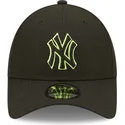 sort-buet-snapback-kasket-med-gront-logo-9forty-neon-pack-repreve-fra-new-york-yankees-mlb-fra-new-era