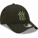 sort-buet-snapback-kasket-med-gront-logo-9forty-neon-pack-repreve-fra-new-york-yankees-mlb-fra-new-era