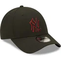 sort-buet-snapback-kasket-med-rodt-logo-9forty-neon-pack-repreve-fra-new-york-yankees-mlb-af-new-era