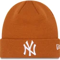 brun-league-essential-cuff-kasket-fra-new-york-yankees-mlb-af-new-era