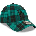morkegron-justerbar-buet-kasket-med-sort-logo-9forty-plaid-fra-los-angeles-dodgers-mlb-fra-new-era