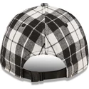 sort-justerbar-kasket-med-buet-skygge-og-sort-logo-9forty-plaid-new-york-yankees-mlb-fra-new-era