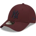 kasketter-buet-rod-justerbar-rem-granate-9forty-league-essential-fra-new-york-yankees-mlb-af-new-era