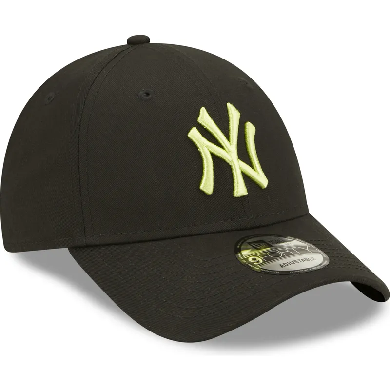 sort-justerbar-curved-kasket-med-gront-logo-9forty-league-essential-fra-new-york-yankees-mlb-fra-new-era