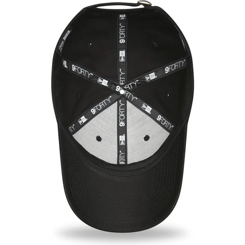 sort-justerbar-curved-kasket-med-gront-logo-9forty-league-essential-fra-new-york-yankees-mlb-fra-new-era