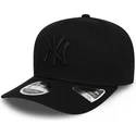 sort-curved-snapback-kasket-med-sort-logo-9fifty-tonal-stretch-snap-fra-new-york-yankees-mlb-fra-new-era