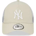 new-era-9forty-a-frame-new-york-yankees-mlb-beige-and-white-trucker-hat
