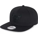 sort-flat-snapback-kasket-med-sort-logo-9fifty-fra-chicago-bulls-nba-fra-new-era