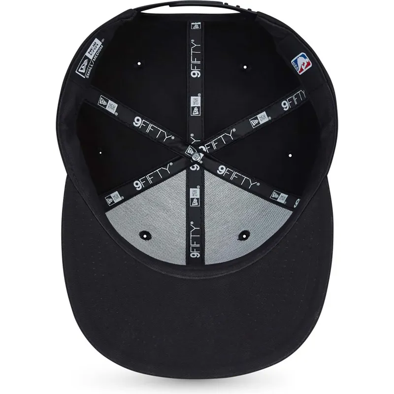 sort-flat-snapback-kasket-med-sort-logo-9fifty-fra-chicago-bulls-nba-fra-new-era