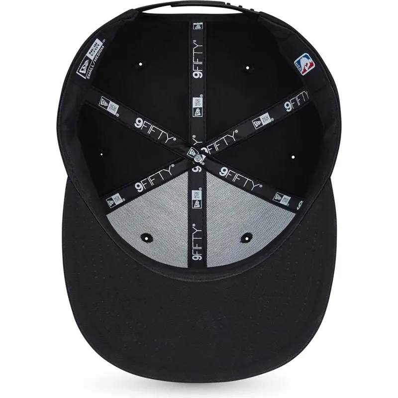sort-flad-snapback-kasket-med-sort-logo-9fifty-fra-los-angeles-lakers-nba-fra-new-era