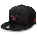 chicago-bulls-nba-new-era-sort-snapback-cap-med-flad-skygge-og-rodt-logo-9fifty-print-infill