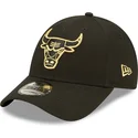 chicago-bulls-nba-new-era-9forty-metallic-justerbar-sort-buet-kasket-med-gyldent-logo