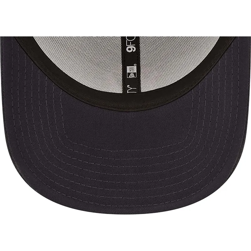 kasketter-buet-marinebla-justerbar-rem-9forty-repreve-fra-new-york-yankees-mlb-af-new-era