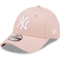 new-era-new-york-yankees-mlb-9forty-league-essential-justerbar-pink-kasket-med-buet-skygge-og-hvidt-logo
