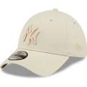 buet-beige-fitted-kasket-med-beige-logo-39thirty-league-essential-fra-new-york-yankees-mlb-fra-new-era