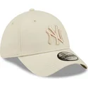 buet-beige-fitted-kasket-med-beige-logo-39thirty-league-essential-fra-new-york-yankees-mlb-fra-new-era
