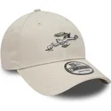 beige-justerbar-9forty-kurvet-kasket-med-bugs-bunny-looney-tunes-fra-new-era