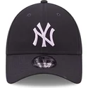 kasketter-buet-marinebla-justerbar-rem-9forty-repreve-fra-new-york-yankees-mlb-af-new-era