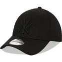 sort-buet-snapback-kasket-med-sort-logo-9forty-league-essential-fra-new-york-yankees-mlb-fra-new-era