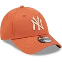 new-era-new-york-yankees-mlb-9forty-league-essential-justerbar-orange-kasket-med-beige-logo