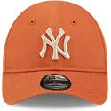 new-era-new-york-yankees-mlb-9forty-league-essential-beige-logo-justerbar-orange-buet-kasket-til-smaborn
